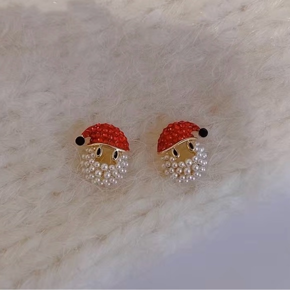 🌼 Bearded Santa Claus in Red Hat Stud Earrings - Picture 4 of 4